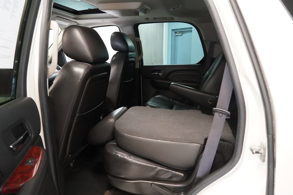 Used 2011 Cadillac Escalade Luxury image 20