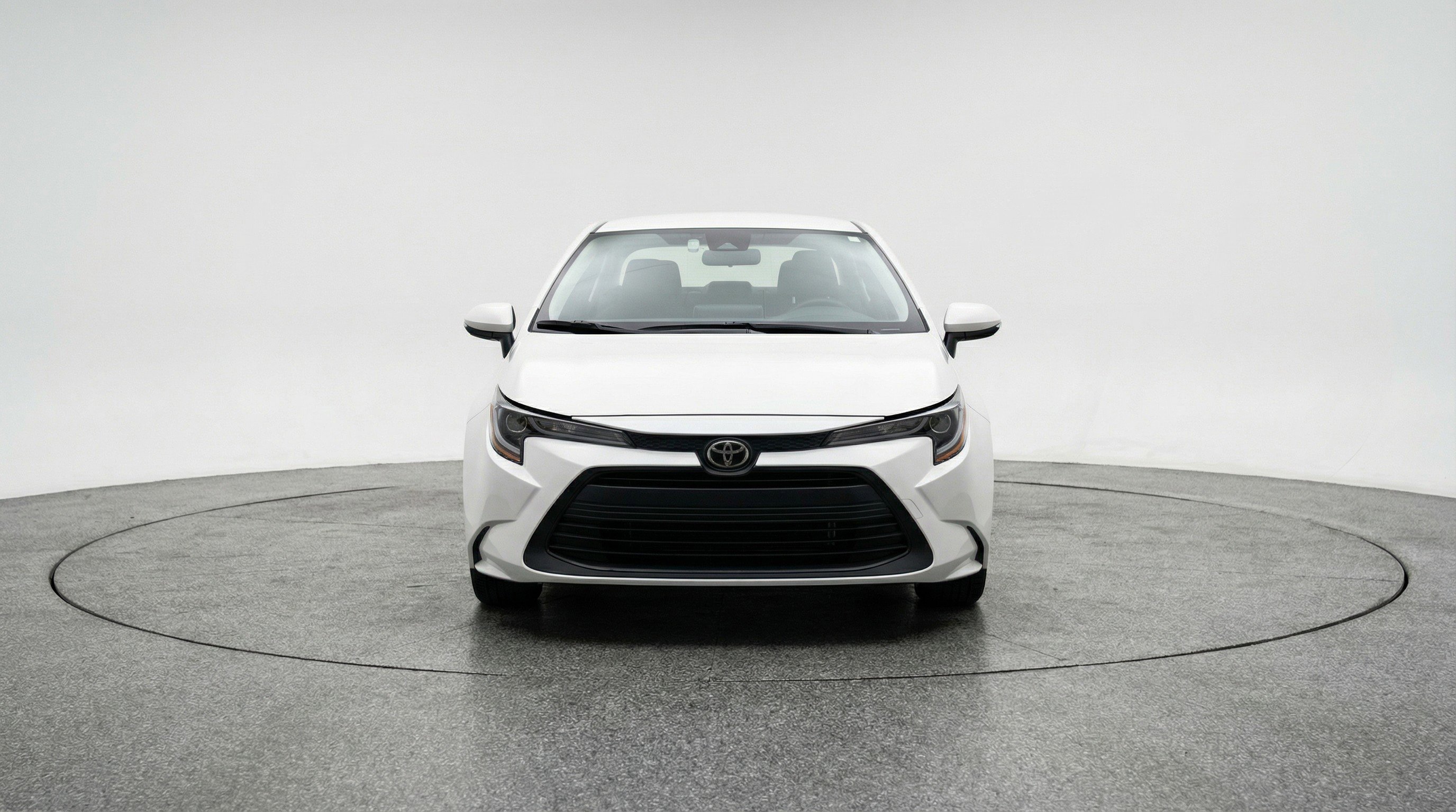 Used 2025 Toyota Corolla LE FWD image 2