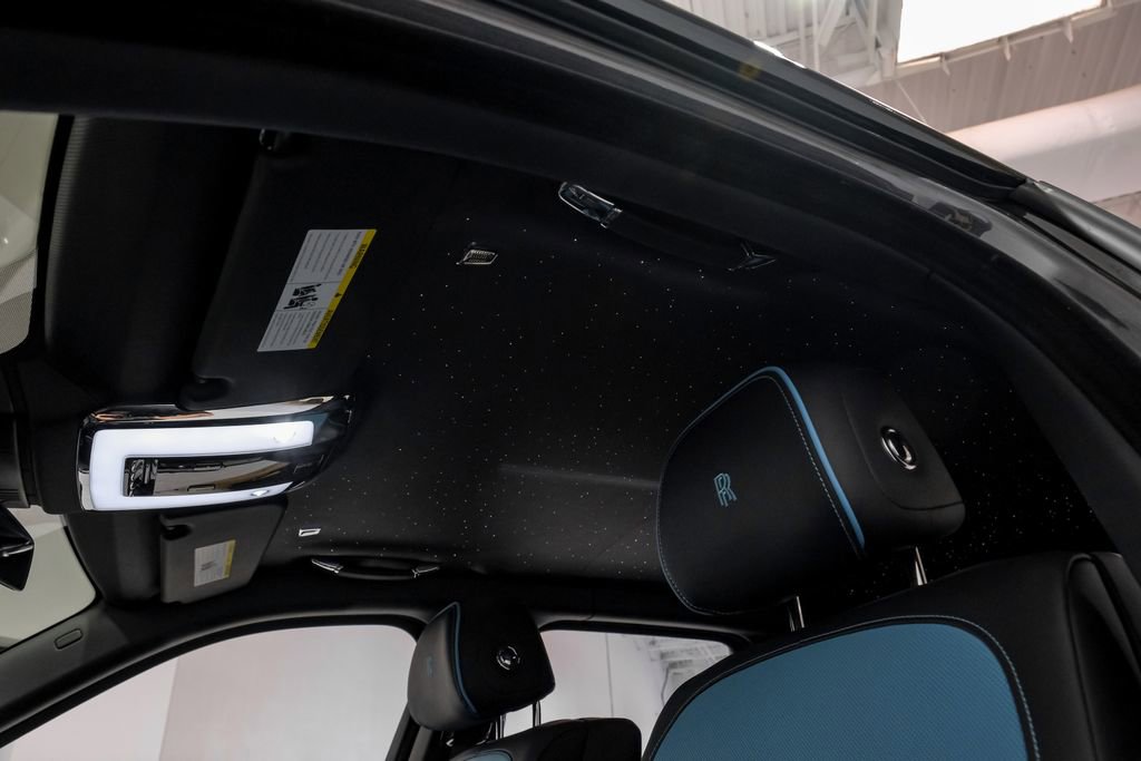 Used 2022 Rolls-Royce Cullinan w/ Cullinan Package image 33