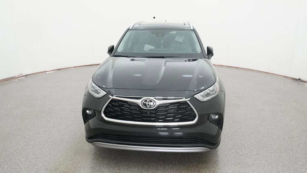 New 2026 Toyota Highlander Platinum image 2