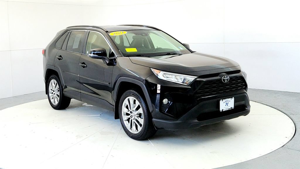 Used 2021 Toyota RAV4 XLE Premium AWD/4WD image 7