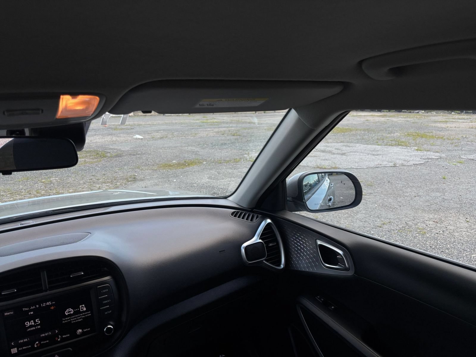 Used 2025 Kia Soul LX w/ LX Technology Package FWD image 25
