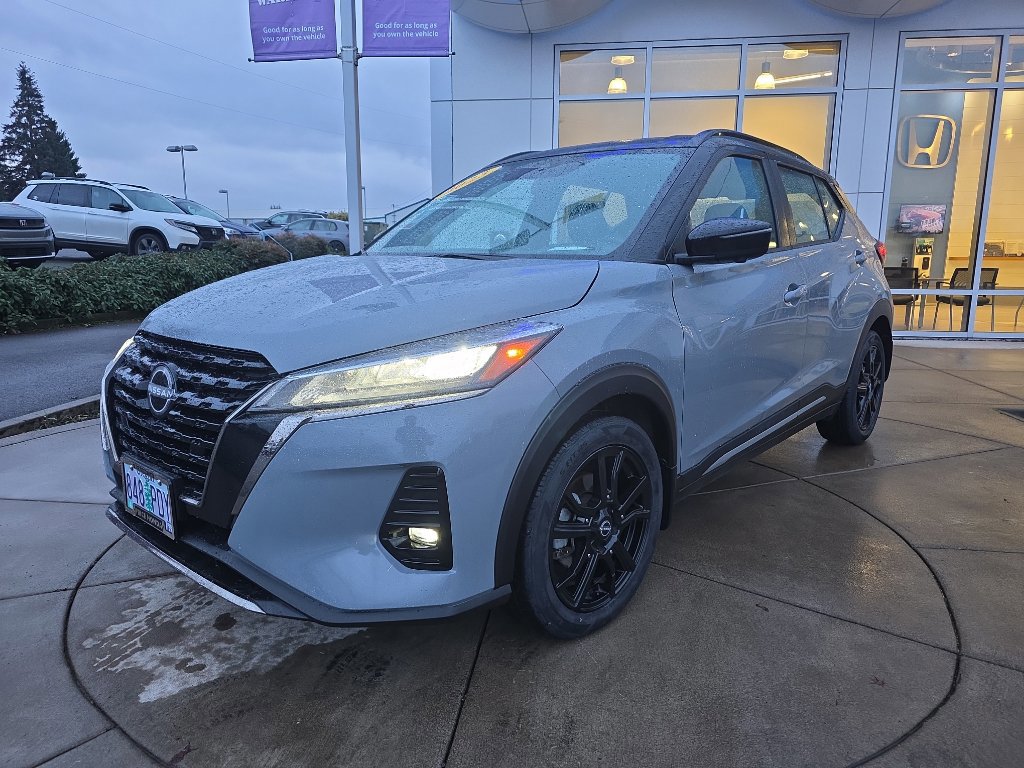 Used 2023 Nissan Kicks SR w/ SR Premium Package image 2
