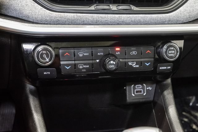 Used 2025 Jeep Compass Latitude w/ Sun & Sound Group AWD/4WD image 22