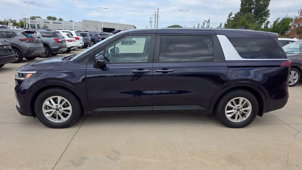 Used 2022 Kia Carnival LX FWD image 2
