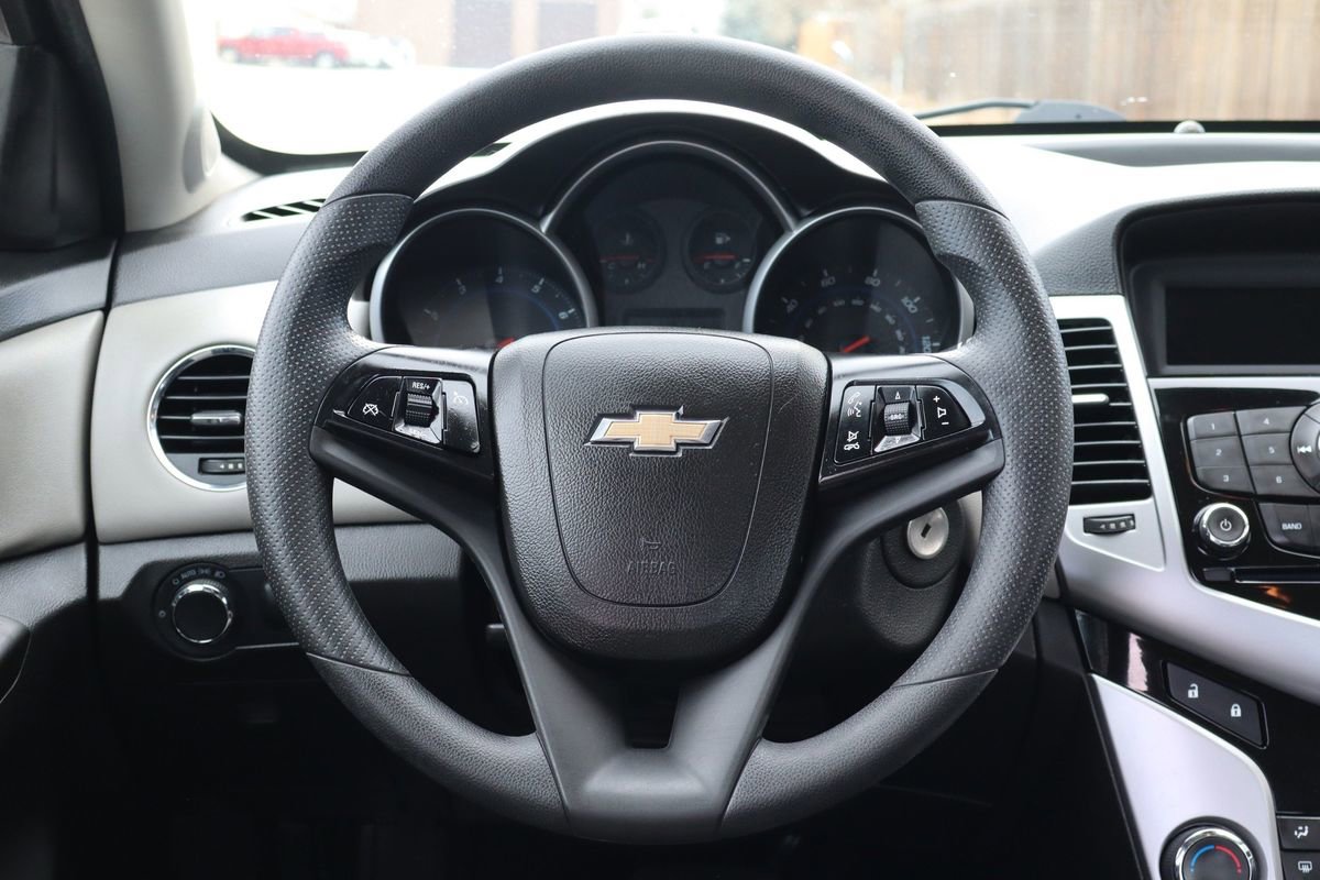 Used 2014 Chevrolet Cruze LS image 18
