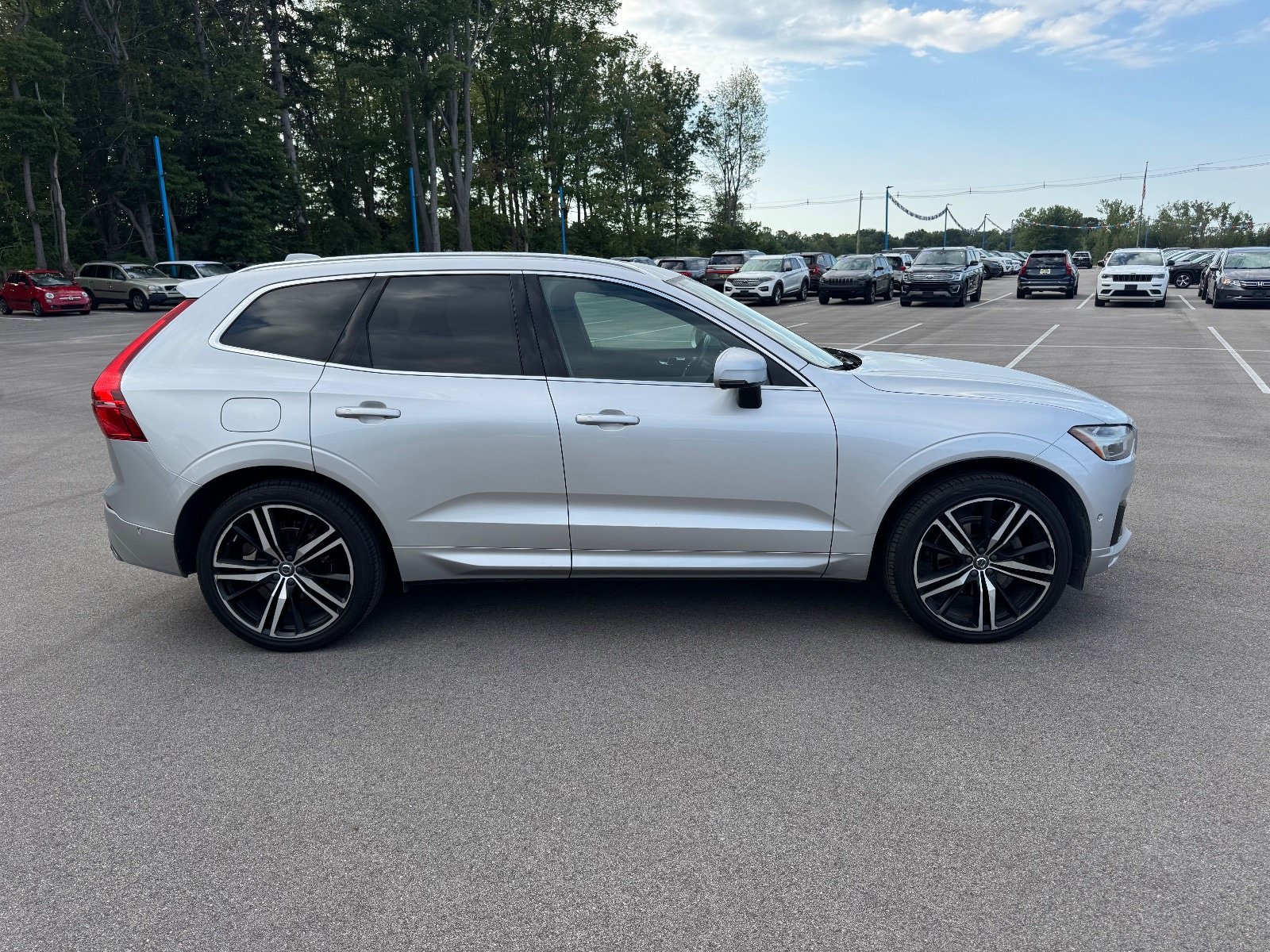 Used 2019 Volvo XC60 T5 R-Design AWD/4WD image 7
