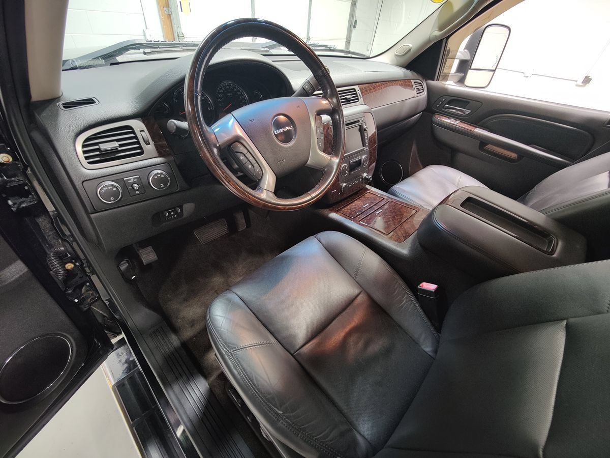 Used 2011 GMC Sierra 2500 Denali AWD/4WD image 31