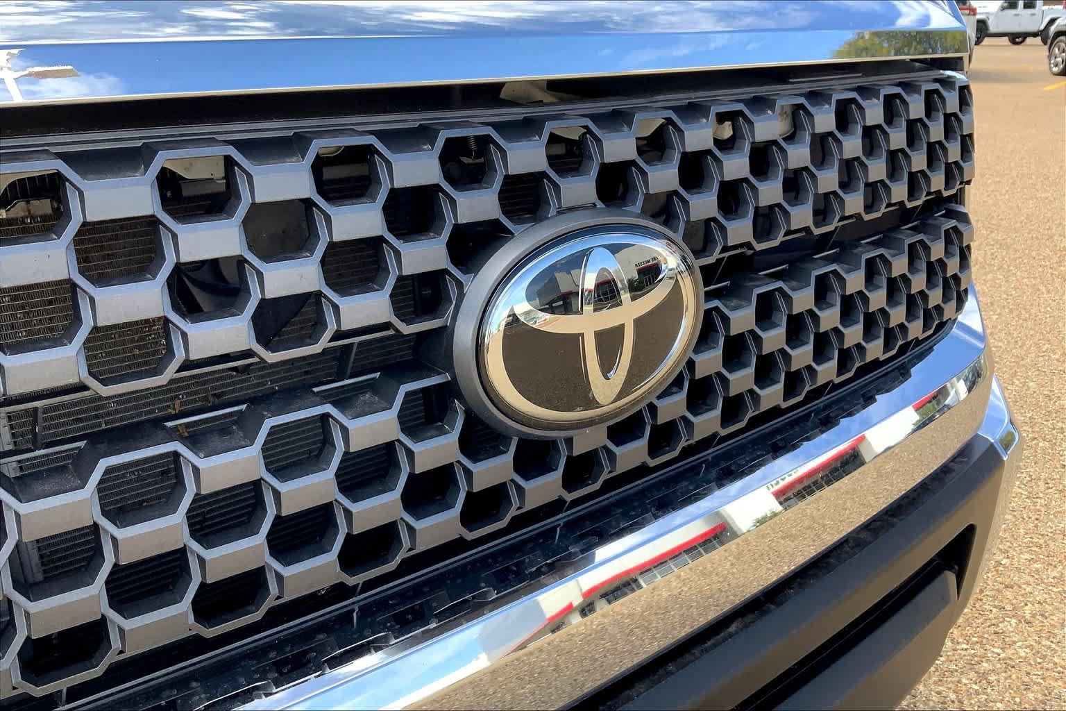 Used 2020 Toyota Tundra SR5 w/ SR5 Upgrade Package AWD/4WD image 29