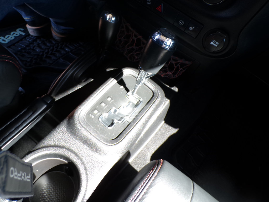 Used 2012 Jeep Wrangler Sahara AWD/4WD image 23