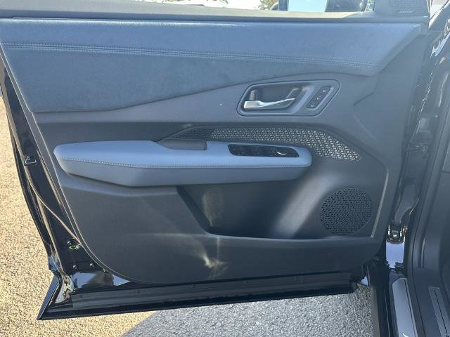 Certified 2025 Nissan Ariya Platinum image 14