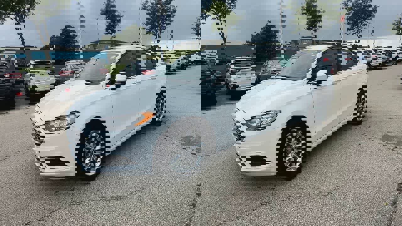 Used 2018 Ford Fusion SE image 4