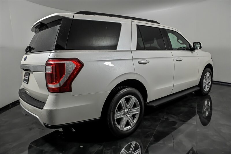 Used 2019 Ford Expedition XLT w/ Equipment Group 201A AWD/4WD image 8