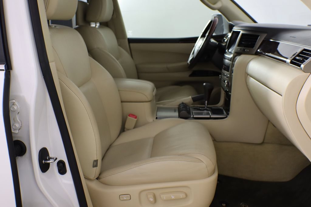 Used 2015 Lexus LX 570 4WD image 19