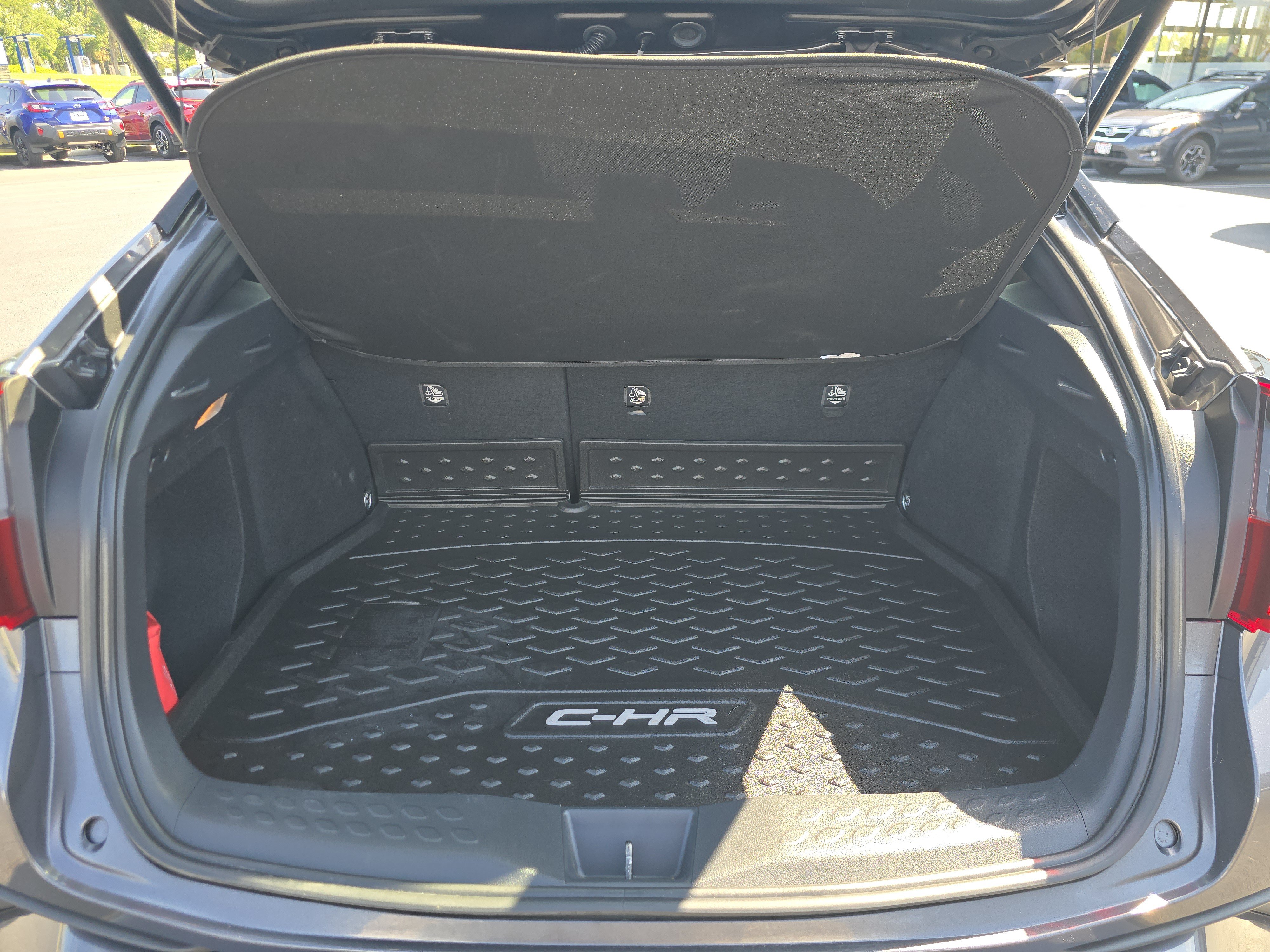 Used 2020 Toyota C-HR XLE FWD image 15