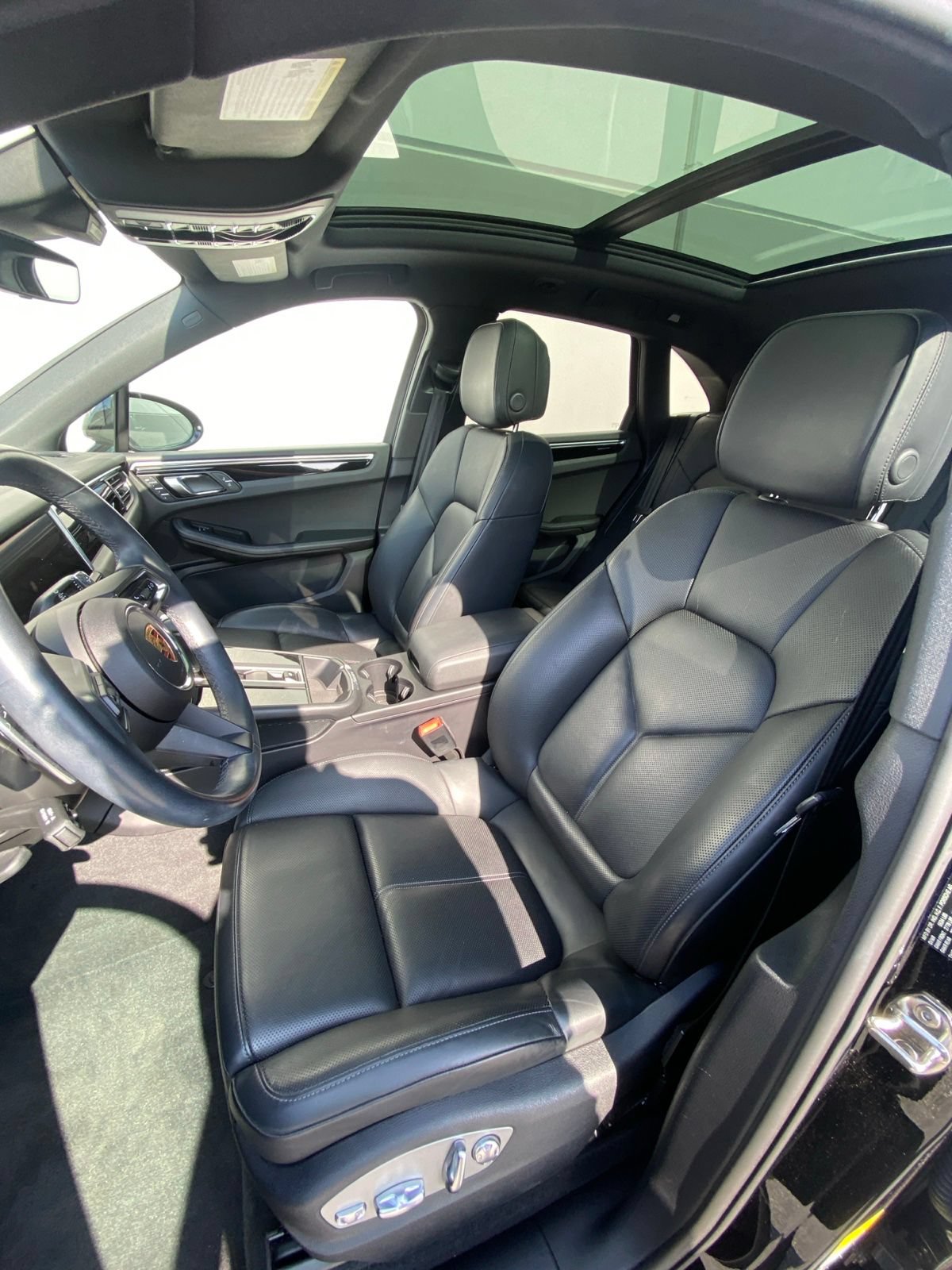 Used 2023 Porsche Macan AWD/4WD image 6