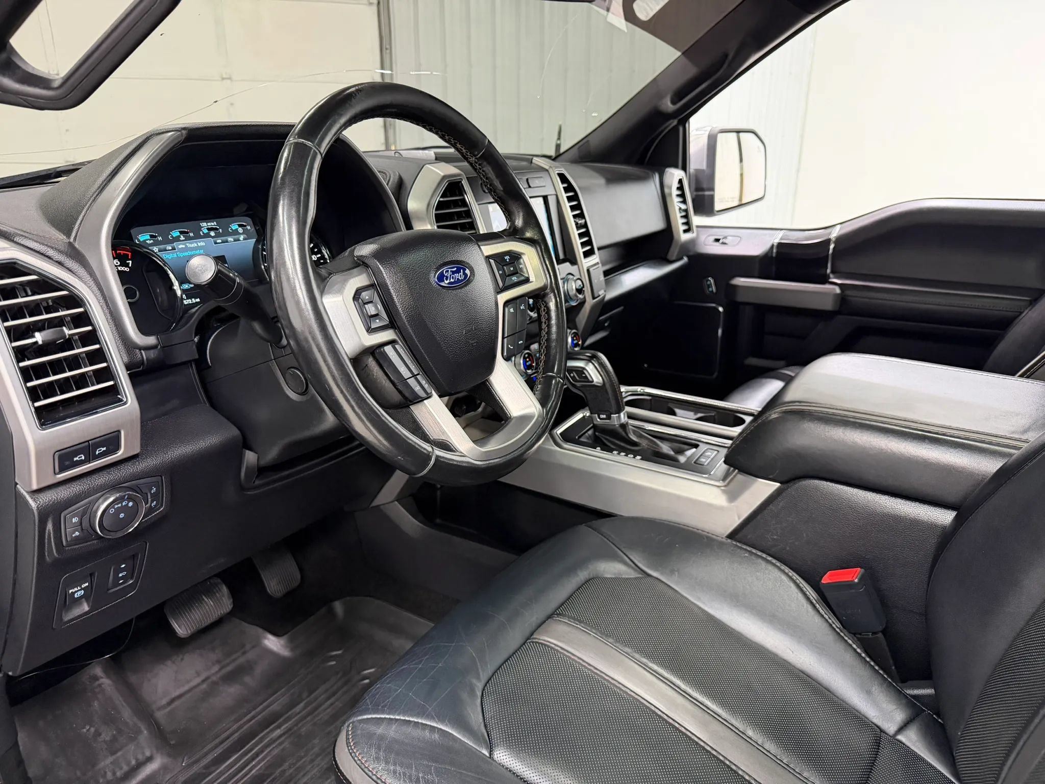 Used 2019 Ford F150 Platinum w/ Equipment Group 701A Luxury AWD/4WD image 12