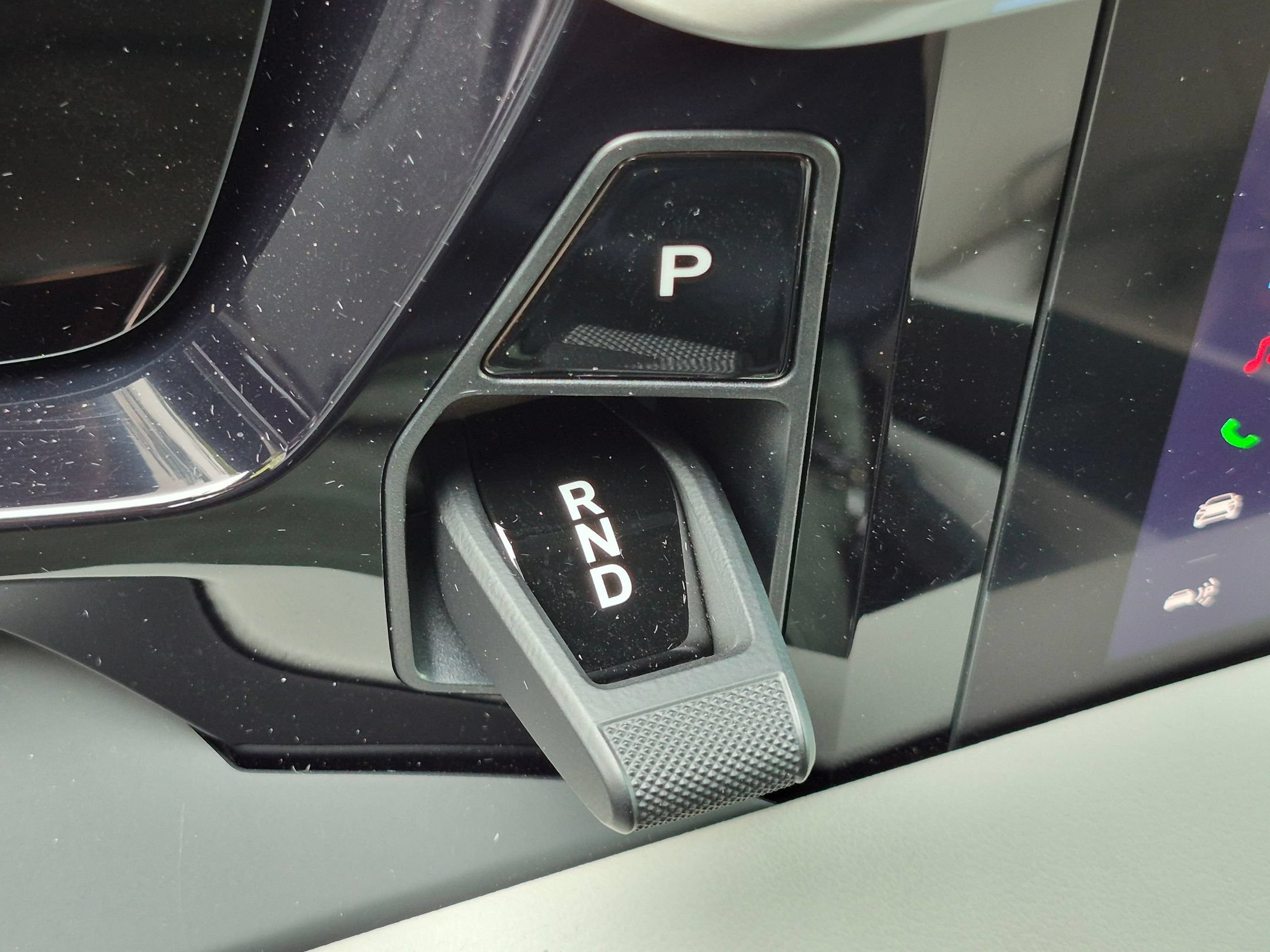 Certified 2025 Porsche Macan Electric RWD image 18
