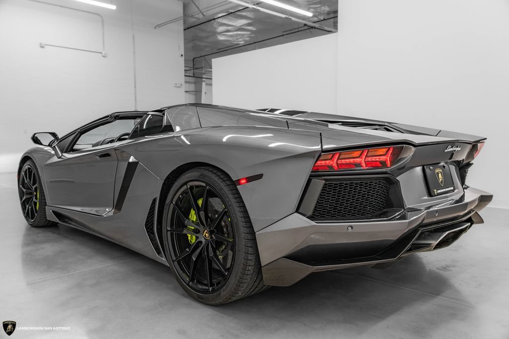 Used 2015 Lamborghini Aventador LP 700-4 AWD/4WD image 3