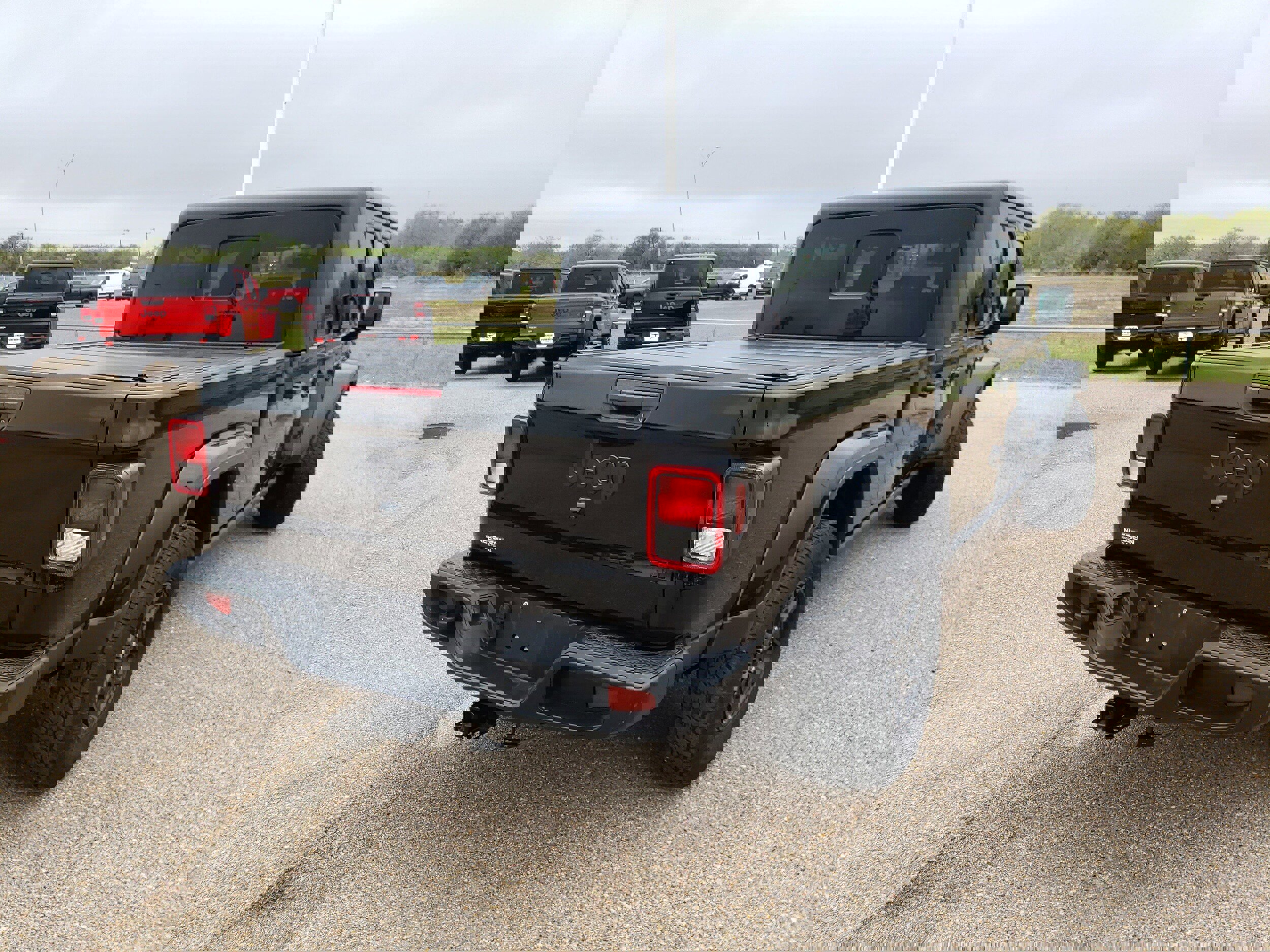 Used 2021 Jeep Gladiator Sport image 8