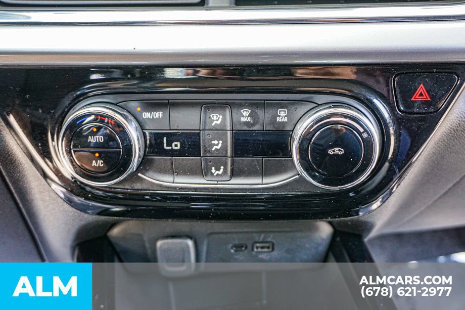 Used 2025 Chevrolet Trax LT FWD image 39