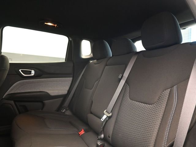 Used 2025 Jeep Compass Sport w/ Mopar Graphics Package AWD/4WD image 19