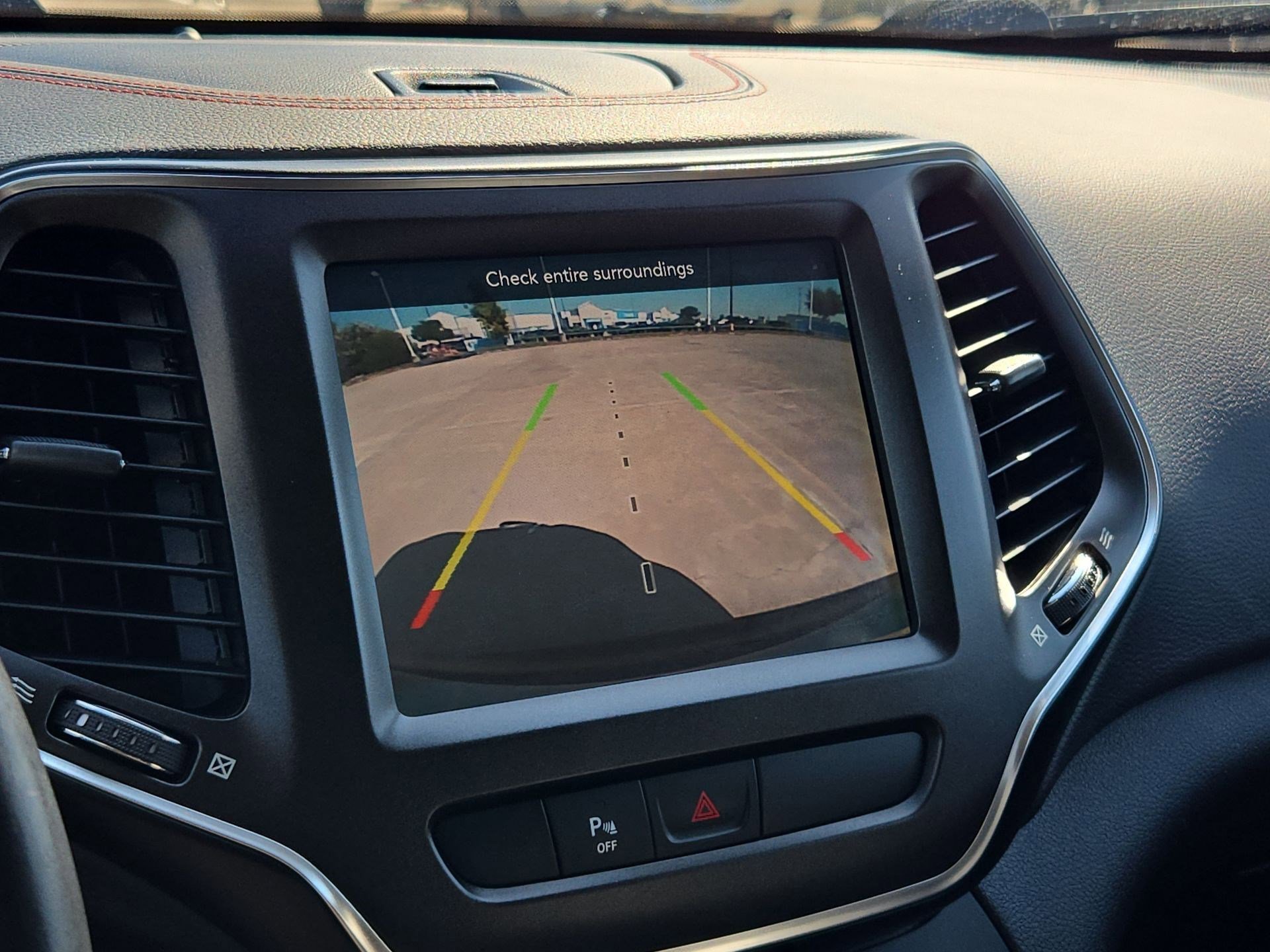 Used 2019 Jeep Cherokee Trailhawk AWD/4WD image 24