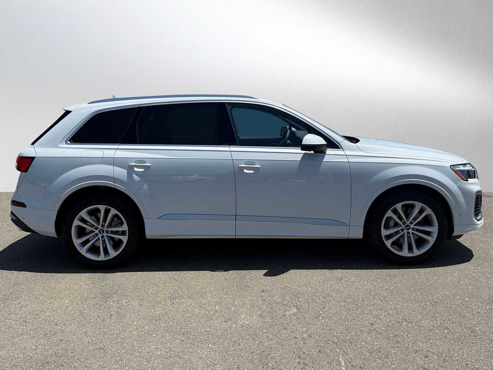New 2025 Audi Q7 3.0T Prestige image 8