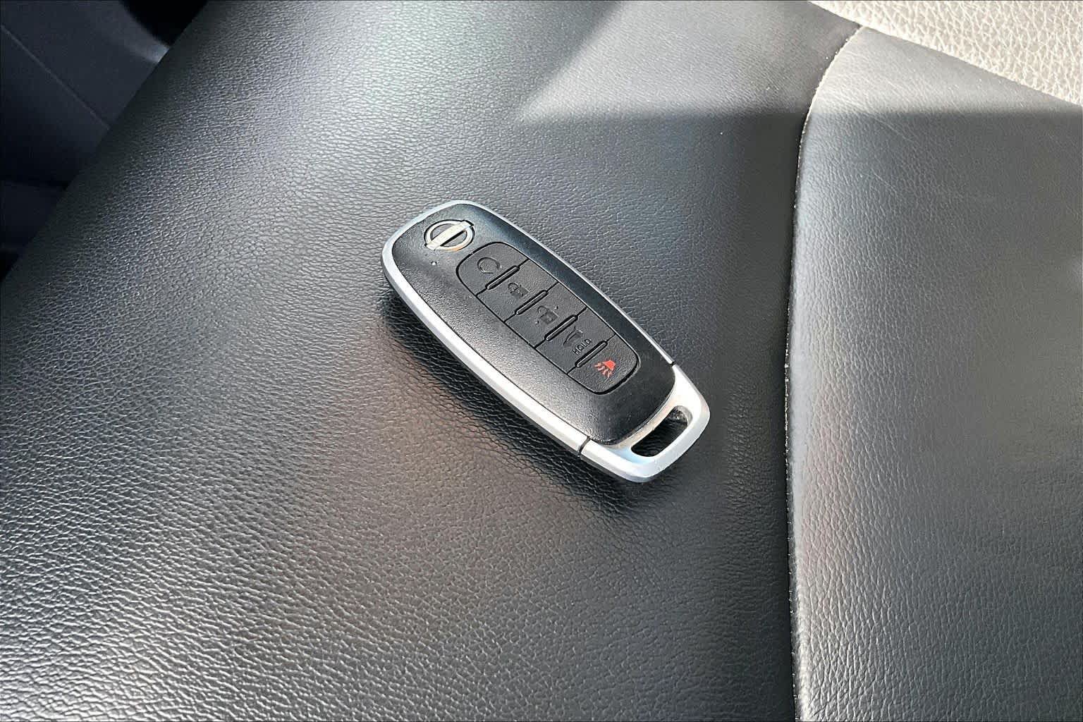 Used 2023 Nissan Pathfinder SL w/ SL Premium Package FWD image 15