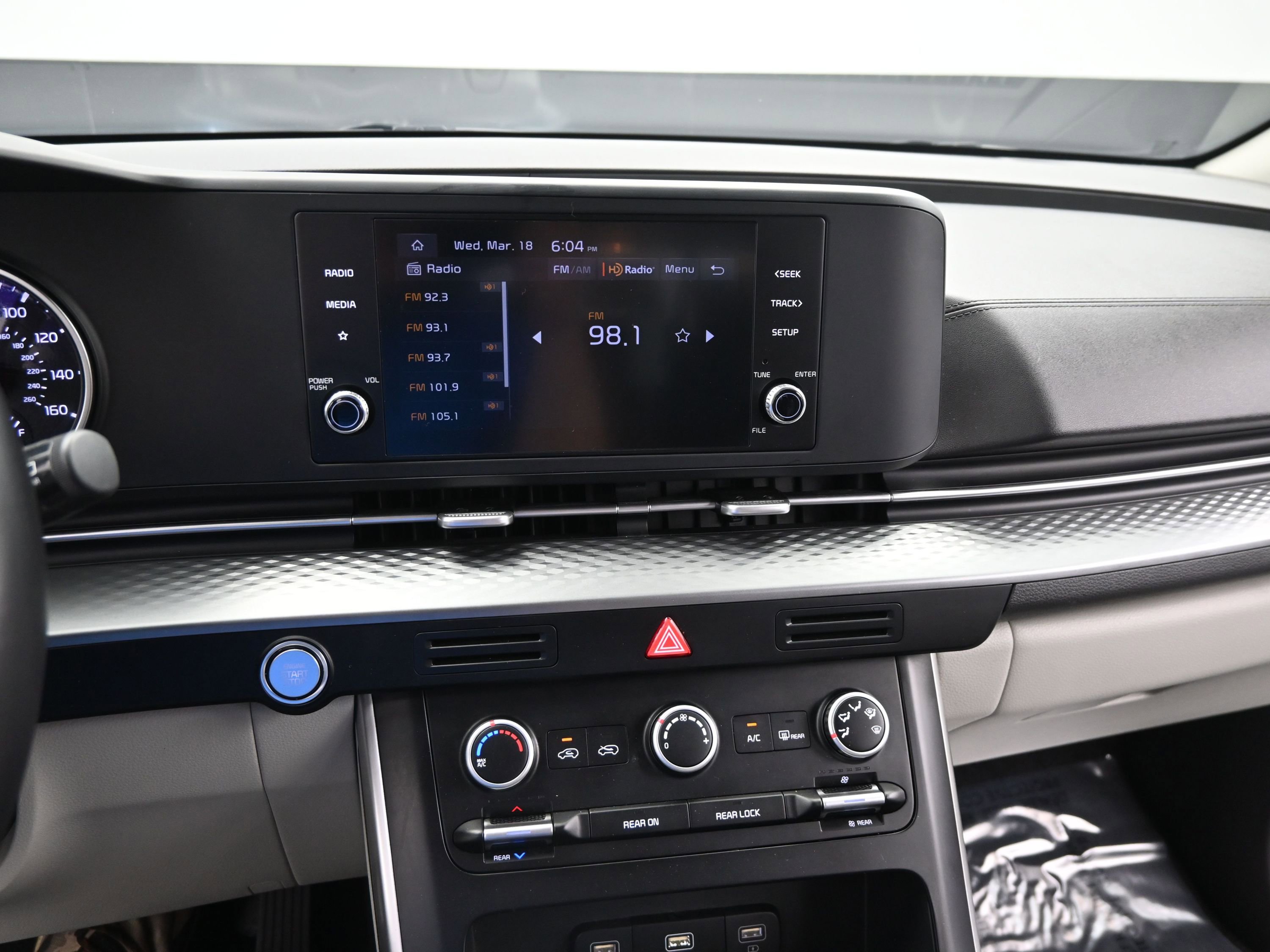 Used 2023 Kia Carnival LX image 18