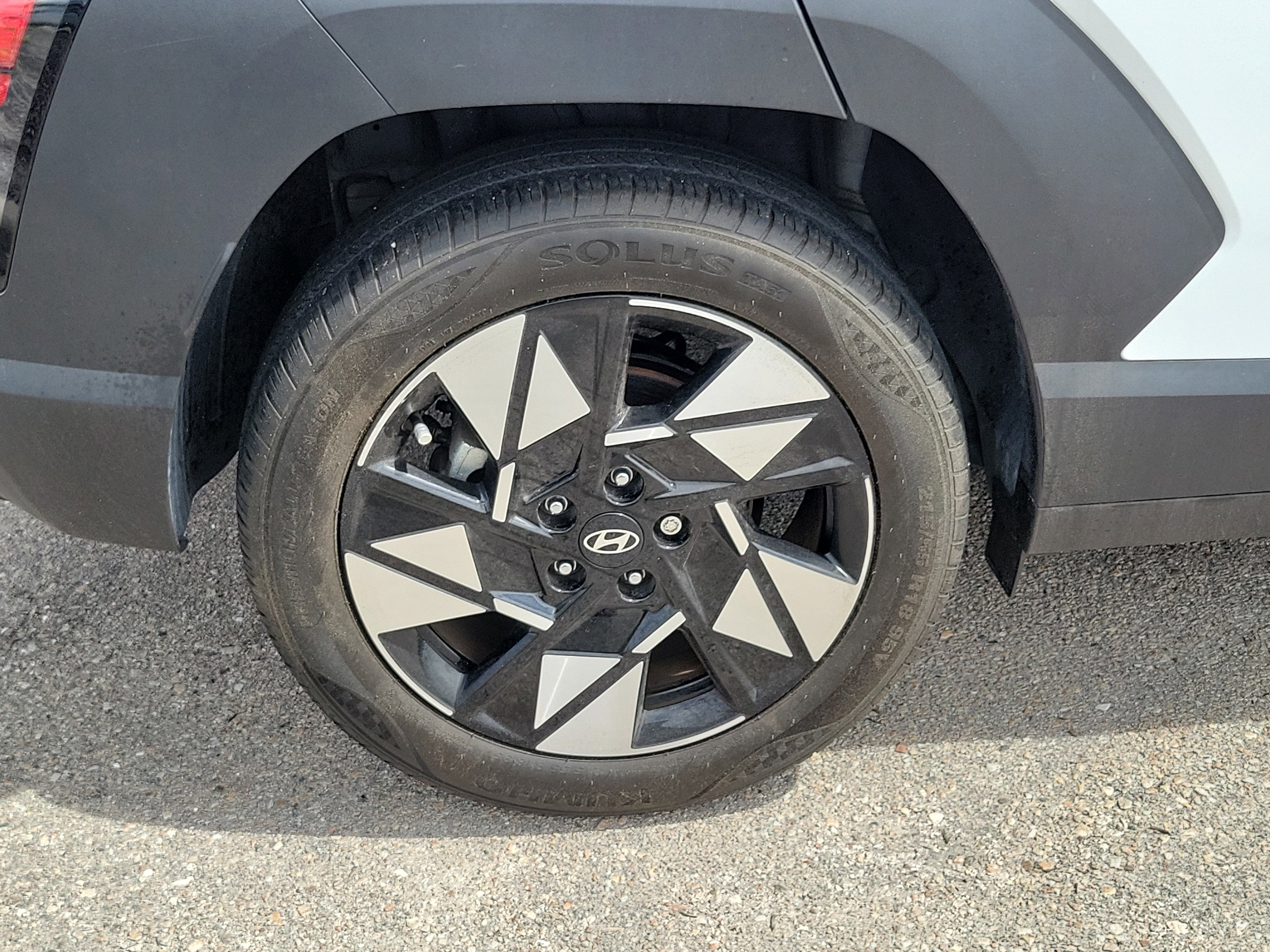 Used 2024 Hyundai Kona SEL image 9