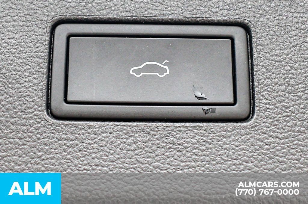 Used 2025 Volkswagen Atlas SE image 27