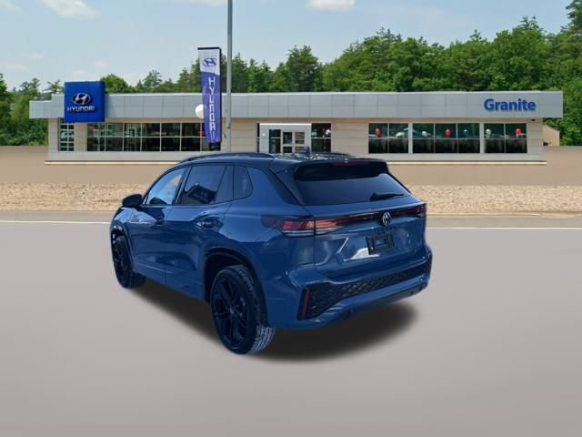 Used 2025 Volkswagen Tiguan SE R-Line image 9