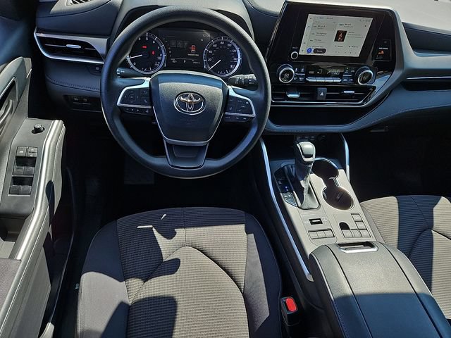 Used 2023 Toyota Highlander L AWD/4WD image 12