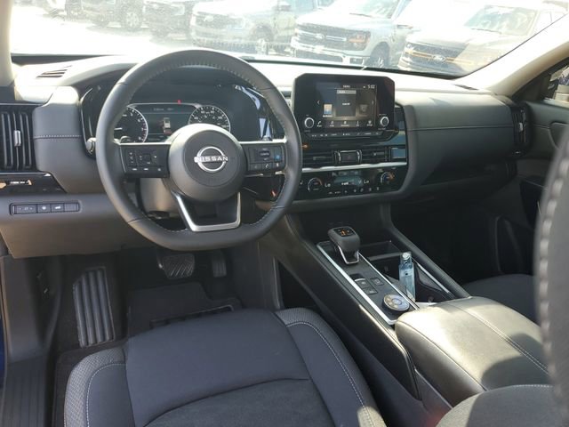Used 2025 Nissan Pathfinder SV w/ SV Premium Package AWD/4WD image 10