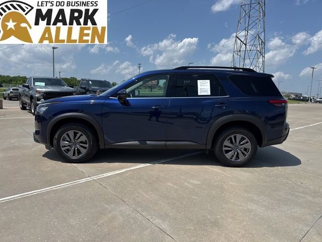 Used 2025 Nissan Pathfinder SV AWD/4WD image 3