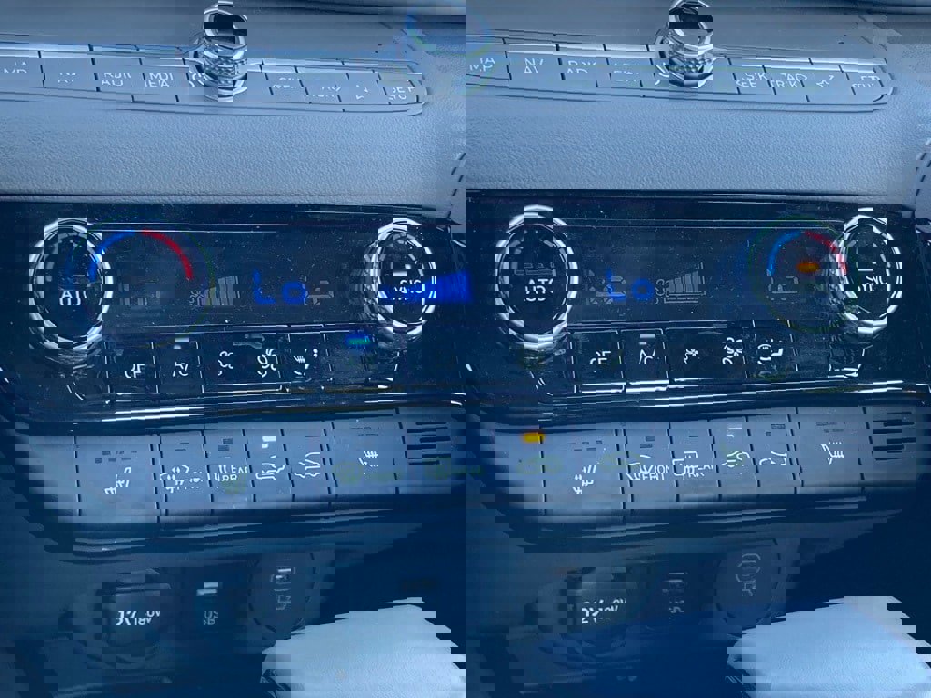 Used 2025 Hyundai Elantra SEL image 26