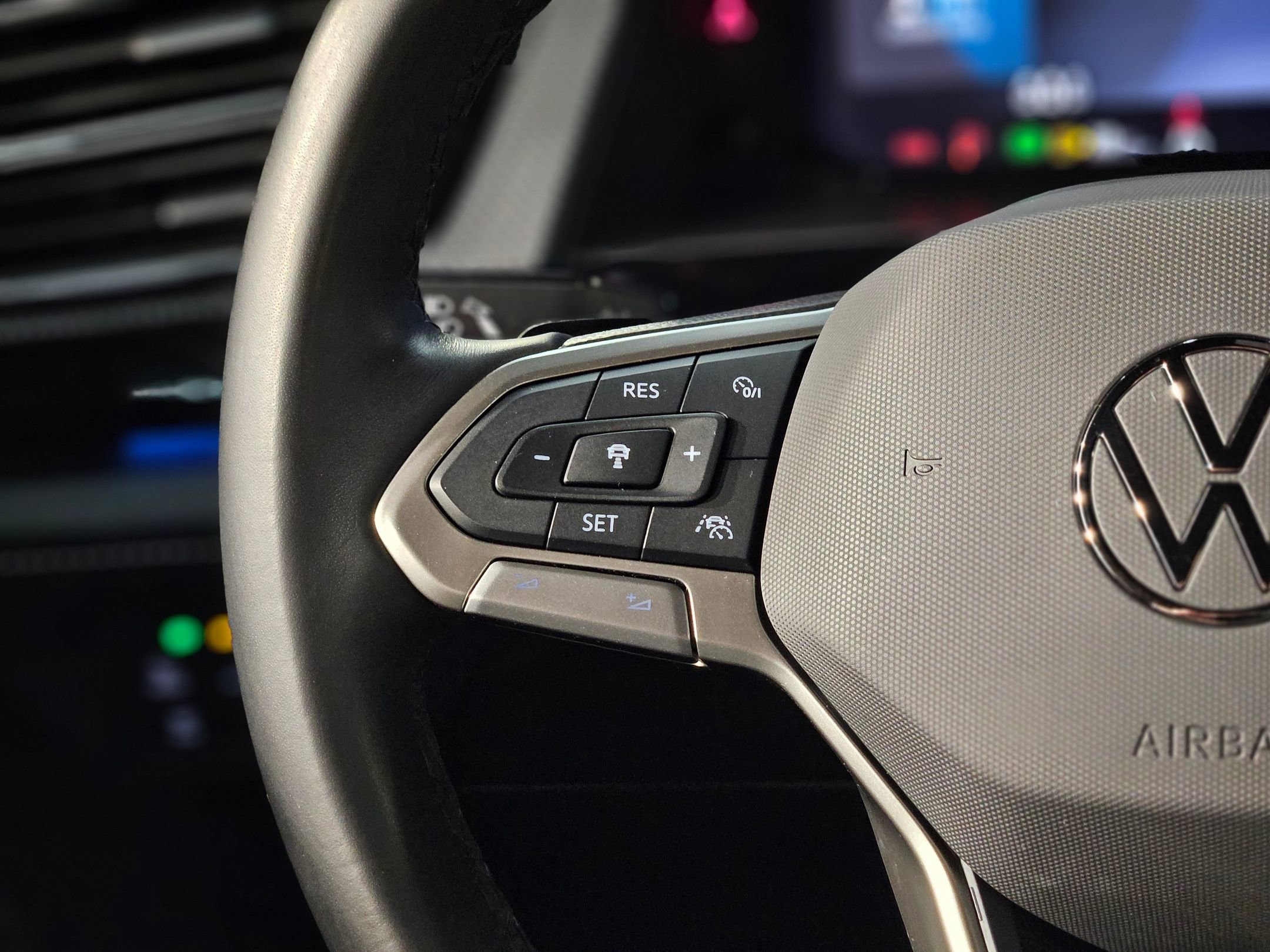 Used 2024 Volkswagen Atlas Cross Sport SEL R-Line image 28