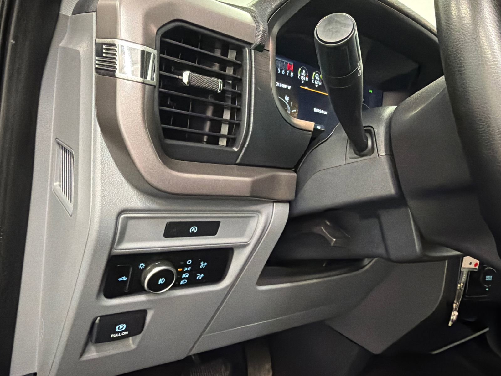 Used 2025 Ford F150 XLT w/ Equipment Group 301A Standard image 31