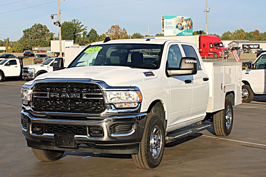 Used 2024 RAM 2500 Tradesman w/ Chrome Appearance Group AWD/4WD image 2