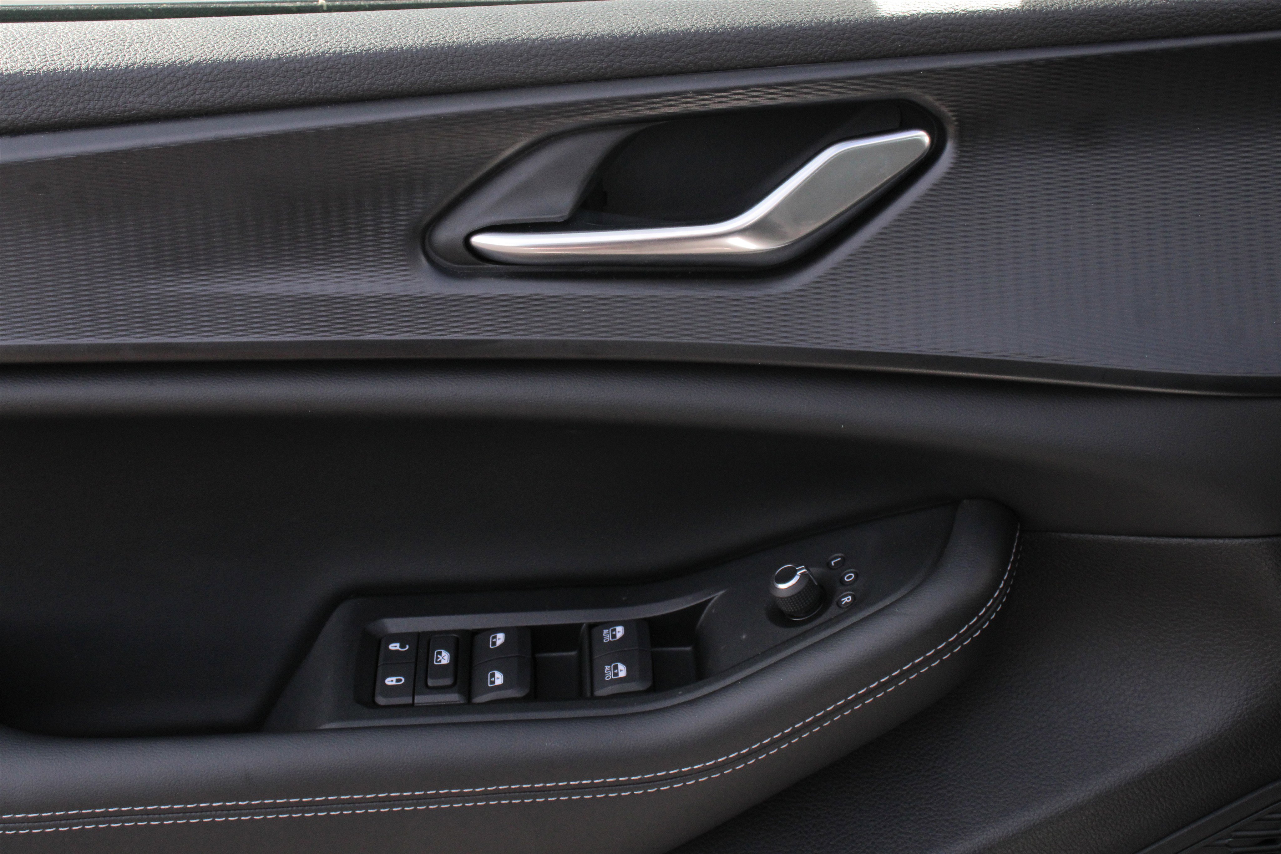 New 2025 Jeep Grand Cherokee Laredo w/ Luxury Tech Group I image 7