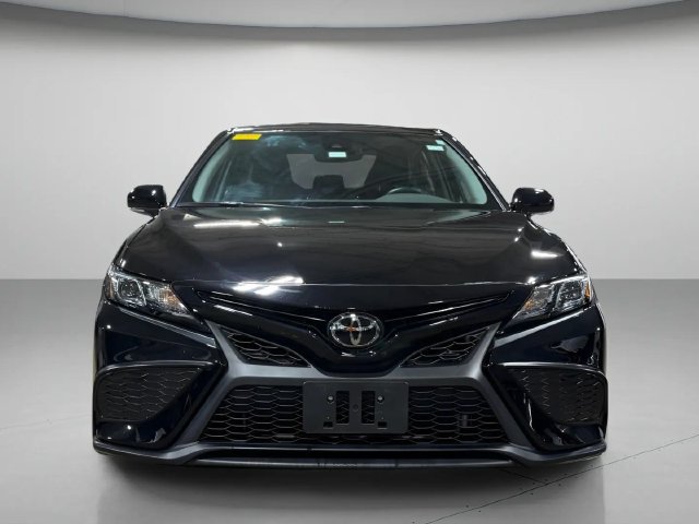 Used 2022 Toyota Camry SE w/ Cold Weather Package FWD image 8