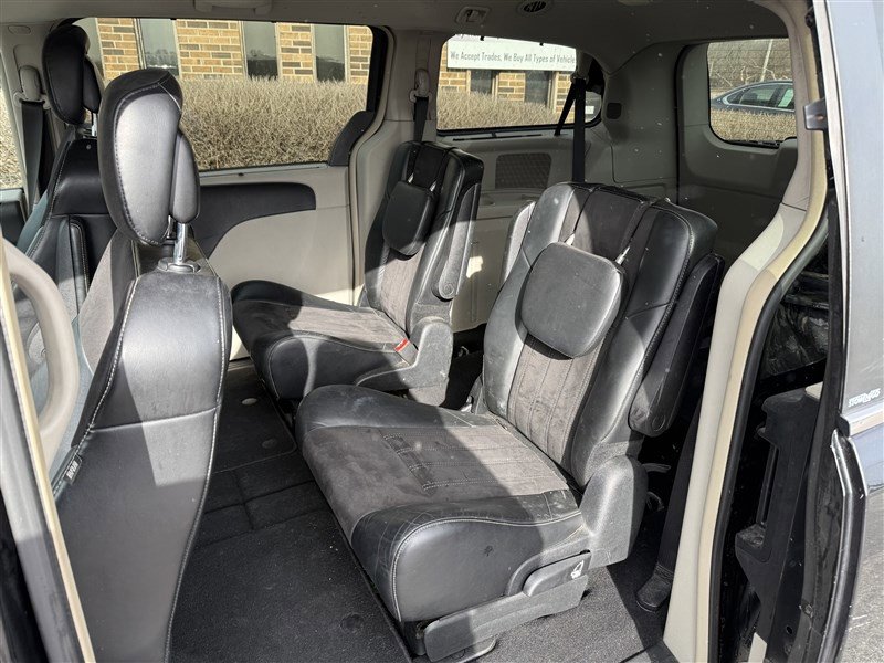 Used 2014 Chrysler Town & Country Touring-L FWD image 6