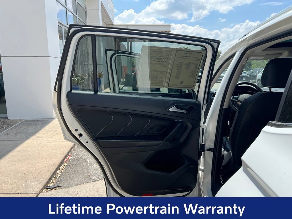 Used 2024 Volkswagen Tiguan SE w/ Panoramic Sunroof Package AWD/4WD image 20