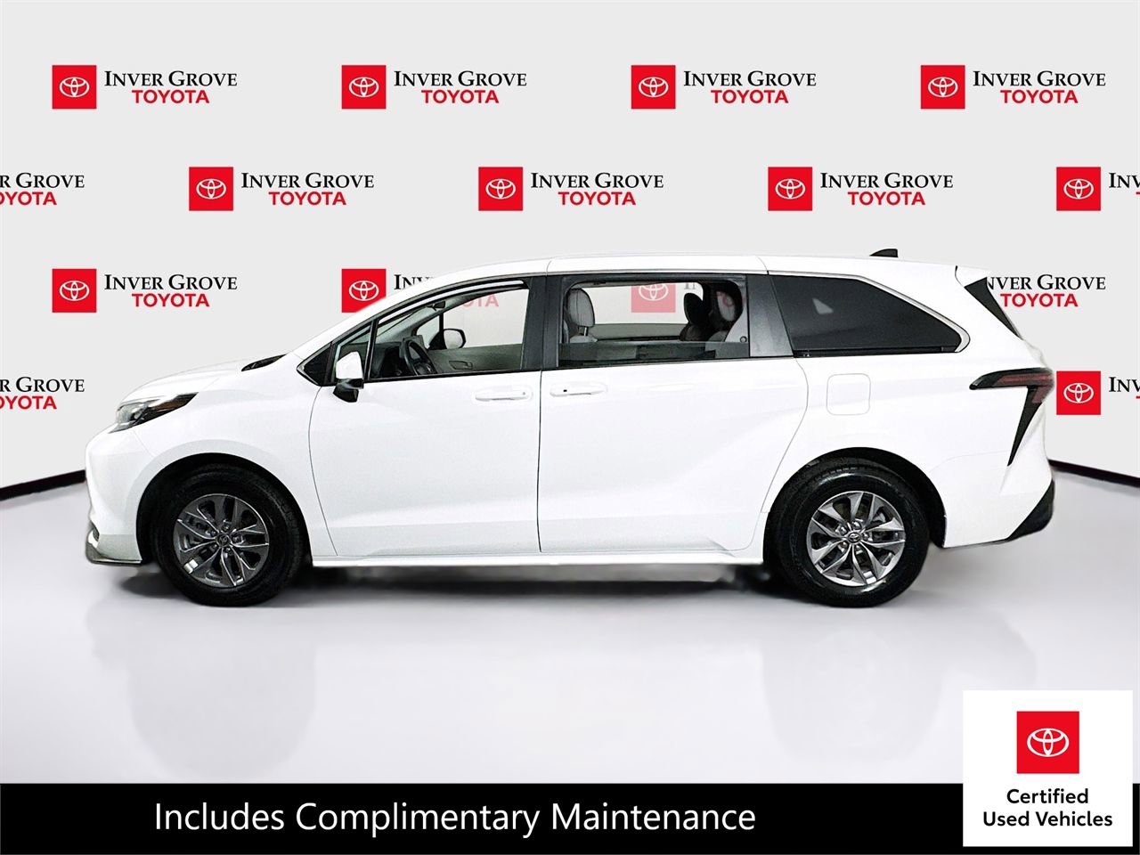 Certified 2024 Toyota Sienna LE image 8