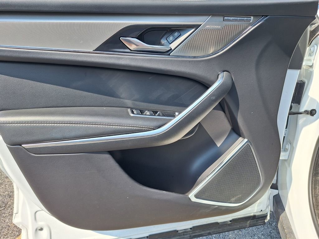 Used 2024 Jaguar F-PACE R-Dynamic S image 29