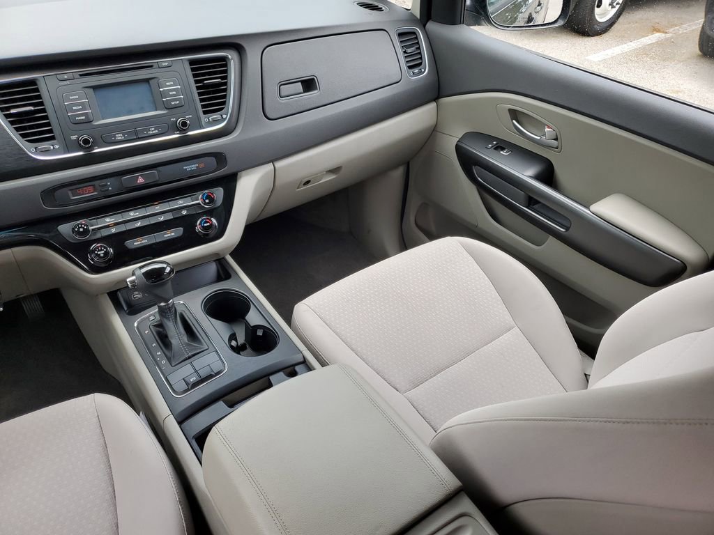 Used 2016 Kia Sedona LX image 13