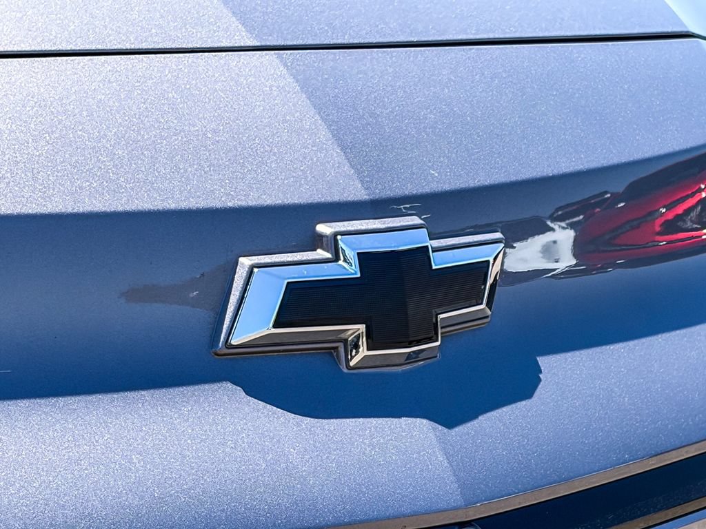 Used 2023 Chevrolet Bolt LT w/ Infotainment Package FWD image 11