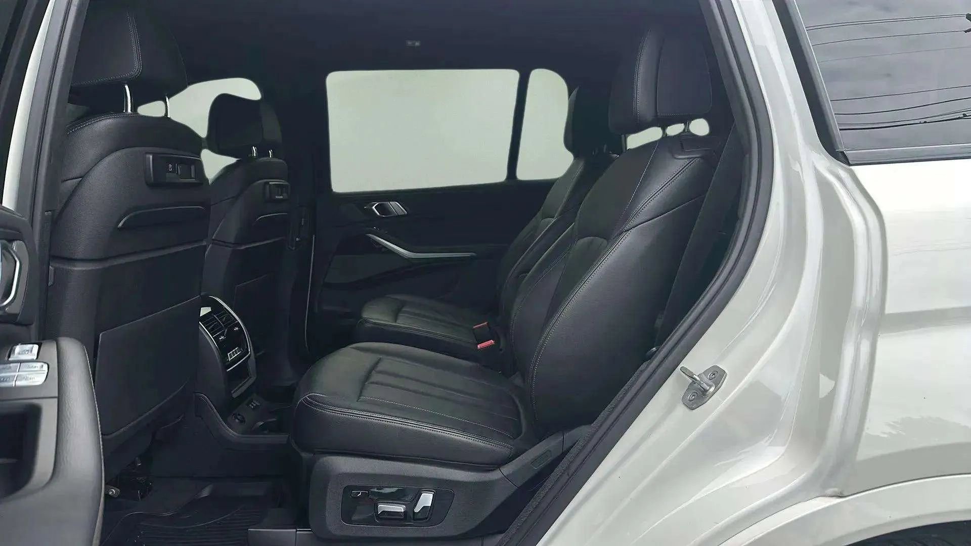 Used 2020 BMW X7 xDrive40i w/ M Sport Package image 13