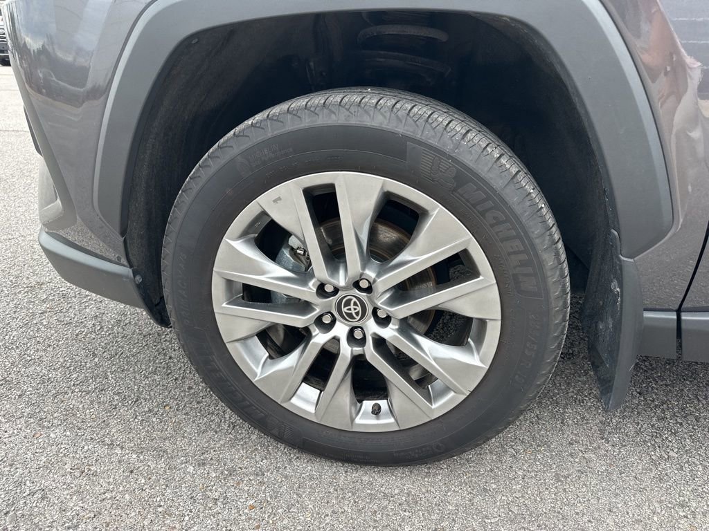 Used 2024 Toyota RAV4 Limited w/ Advanced Technology Package image 6